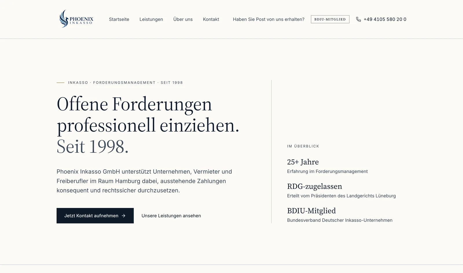 Startseite der neuen Phoenix-Inkasso-Website: Serifen-Headline, Kennzahlenleiste mit RDG-Zulassung und BDIU-Mitgliedschaft